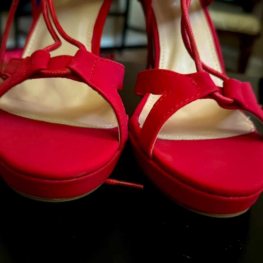 These are perfect for the summer and very sexy with zip up in the back. Size 10